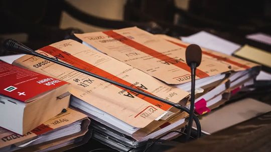 Zabił 68-latka z Chojnic i podpalił jego ciało. Ferid O. skazany na 30 lat więzienia