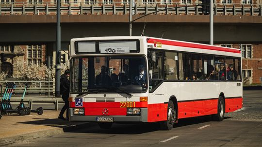 Zabytkowe autobusy na ulicach Gdańska. Wyjątkowa edukacyjna podróż w czasie