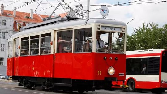 Zabytkowe tramwaje i autobusy w Gdańsku. Ruszają linie sezonowe