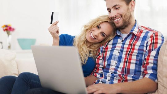 Zakupy w sklepach dla dorosłych na raty - nowy trend konsumencki bez względu na wiek