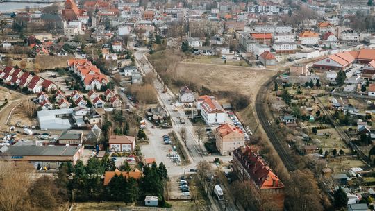 Zamknięty główny wjazd i brak pociągów. Duże utrudnienia w Pucku
