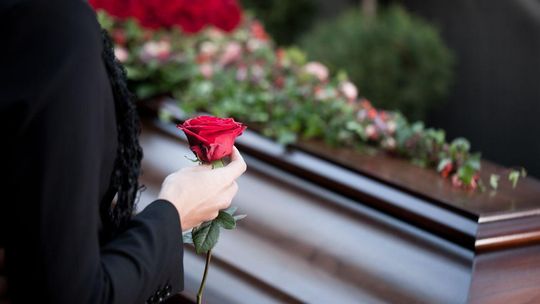 trumna, pogrzeb, zdjęcie ilustracyjne