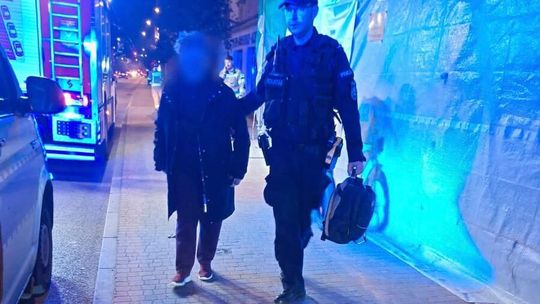Zdezorientowana seniorka na dworcu. Sopoccy policjanci pomogli 72-latce