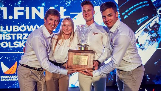 załoga Yacht Clubu Gdańsk po zwycięstwie w Polskiej Lidze Żeglarskiej