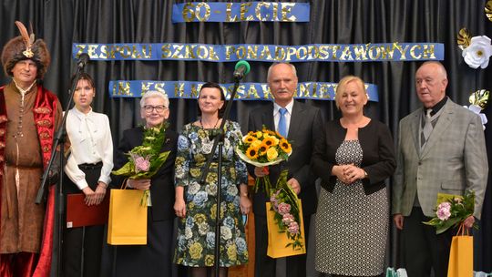 Zespół Szkół Ponadpodstawowych w Gniewie ma już 60 lat: jubileusz z nowym sztandarem