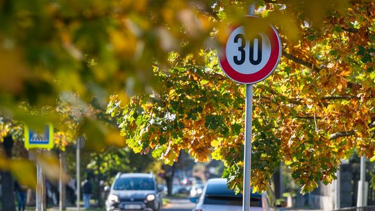 ograniczenie prędkości, zdjęcie ilustracyjne