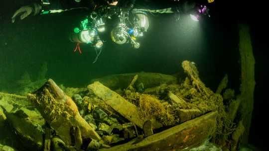 Tajemnice spod fal: Nurkowie odkryli XVIII-wieczne skarby w Zatoce Gdańskiej