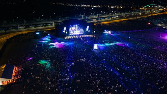 Zorza ładna, ale jeszcze nie spektakularna. Jak wypadł pierwszy dzień Dawida Podsiadło?