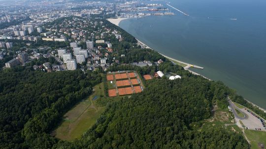 Korty Arki Gdynia. Sąd uchylił decyzję minister kultury. Nie będzie apartamentowca?