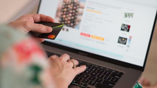 zakupy online, zdjęcie ilustracyjne