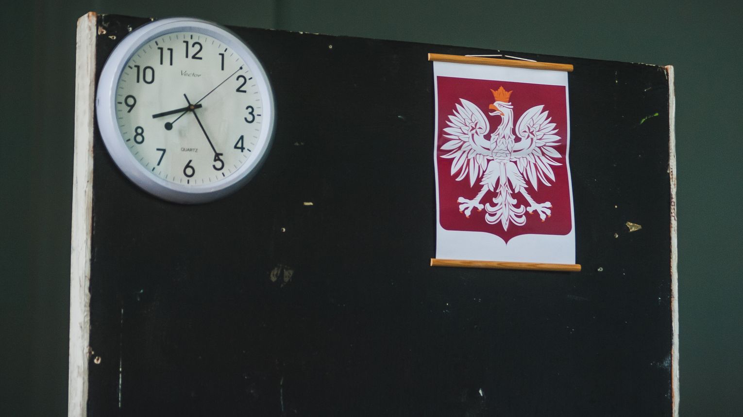 Wrześniowy stres ucznia. Po pracy dorosły ma wolne, dziecko po szkole nadal p...