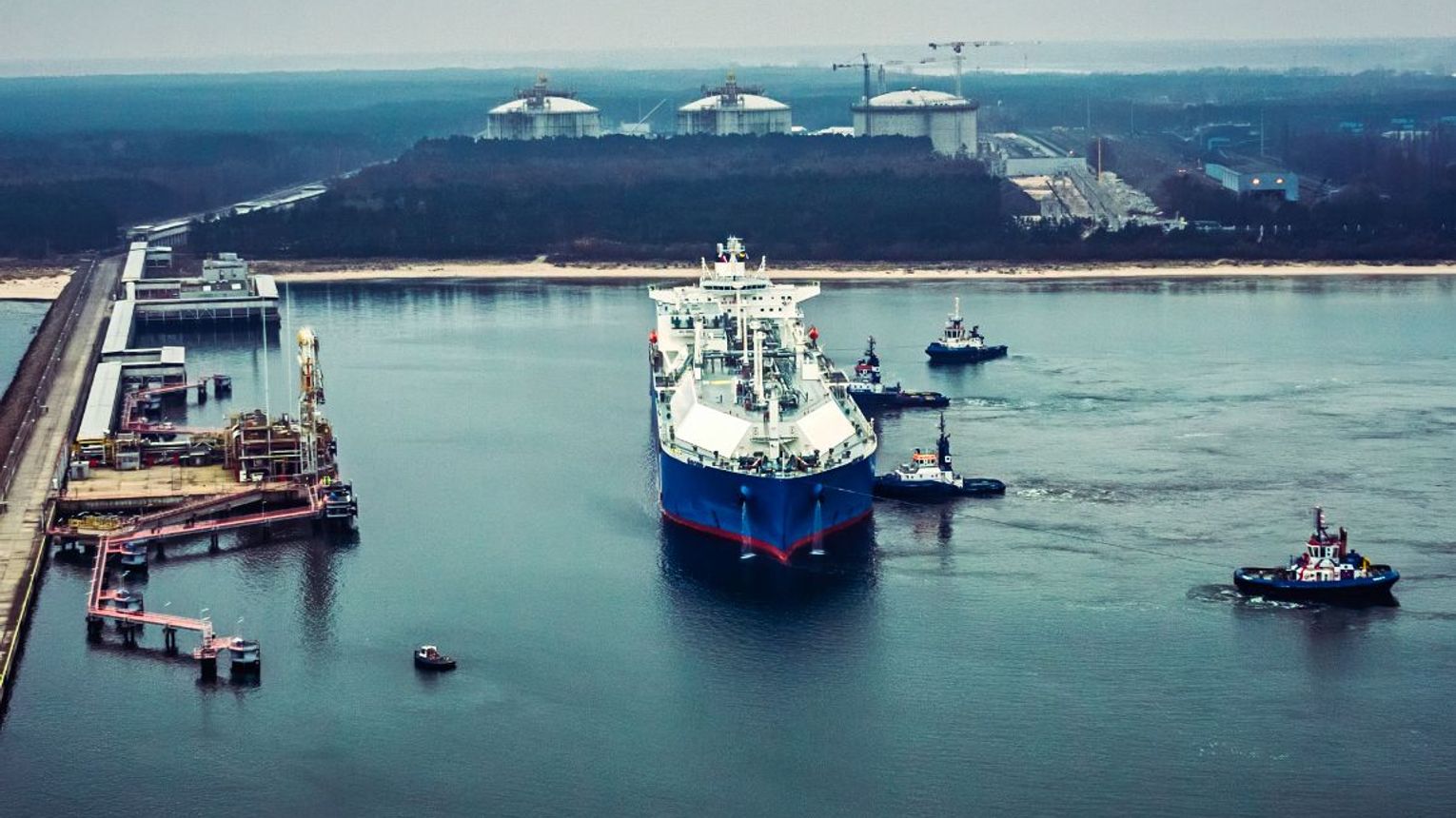 Gaz-System wyczarterował pierwszą jednostkę FSRU