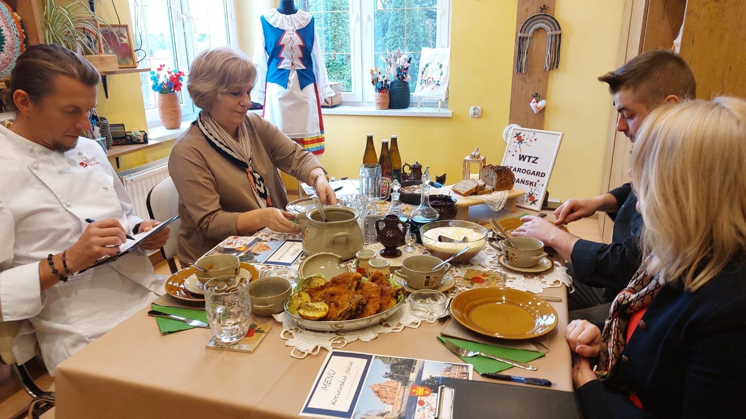 W Skórczu zapachniało kociewską kuchnią. Potrawy oceniał Karol Okrasa