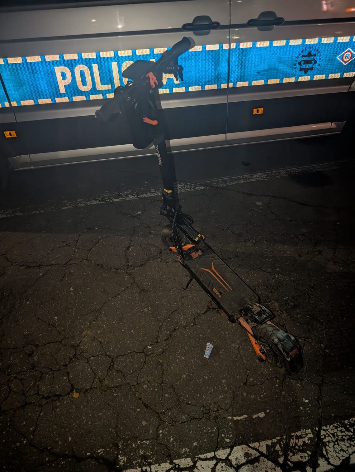 Elbląg: 13-latek wjechał hulajnogą elektryczną w 6-latka. Maluch jest w stanie ciężkim