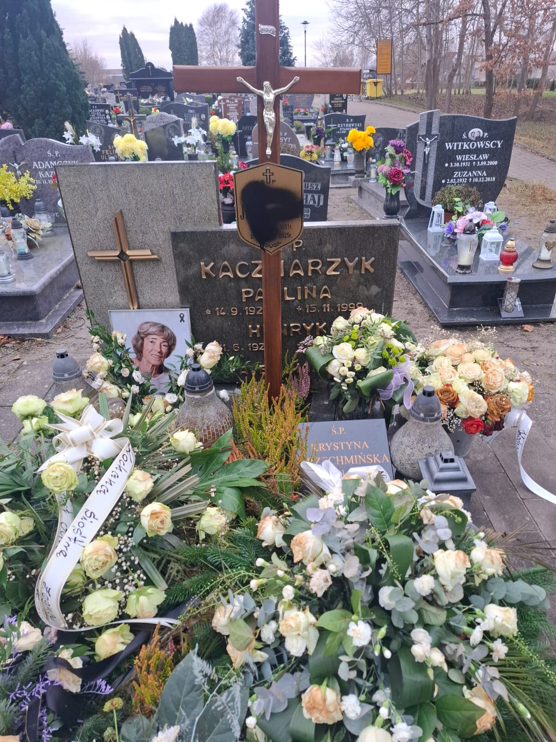 2 tys. złotych za wskazanie wandali. Były burmistrz Łeby ma dość zastraszania rodziny rodzinny grobowiec Andrzeja Strzechmińskiego, byłego burmistrza Łeby