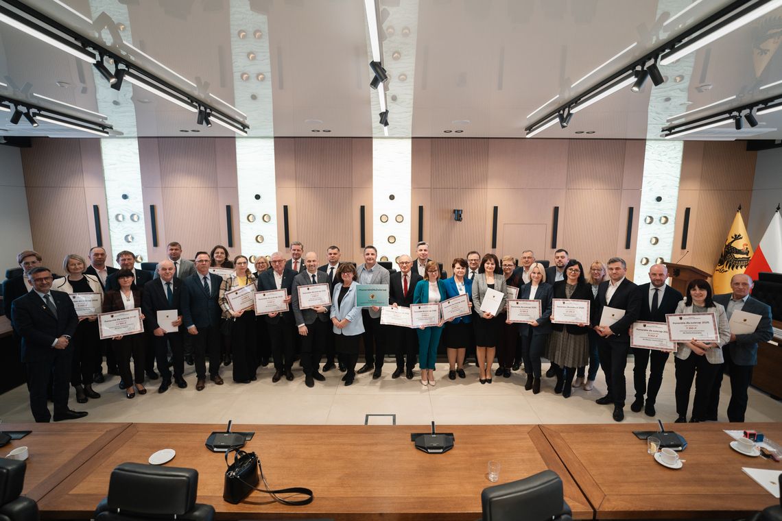 200 tys. zł na program „Pomorskie dla zwierząt 2026”. Podpisano umowy z 20 gminami