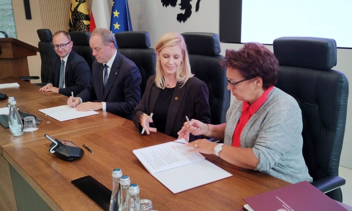 podpisanie umów na projekty społeczne, Gdańsk