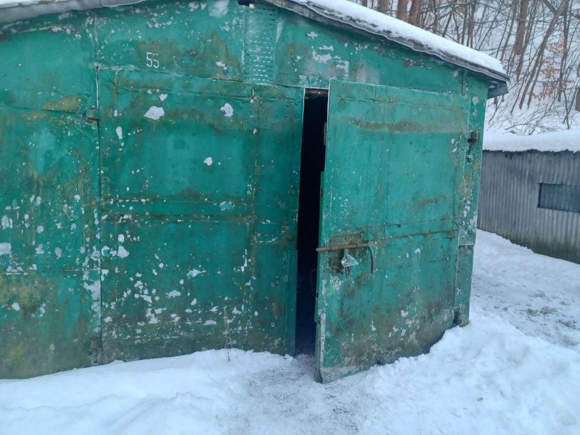 Gdańsk: 34-latka w ciąży mieszkała w blaszanym garażu. Pomogły jej policjantki