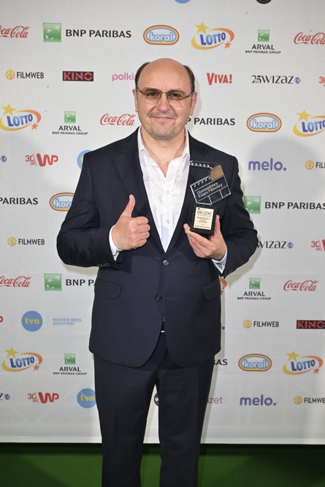 Adam Woronowicz z Diamentowym Klapsem. Nagroda podczas festiwalu Kino Letnie Sopot–Zakopane