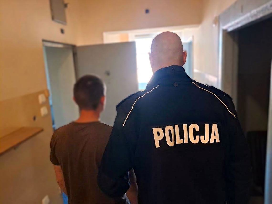 Agresywny 22-latek zaatakował opiekuna i ratowników. Trafił do więzienia Agresywny 22-latek zaatakował opiekuna i ratowników. Trafił do więzienia