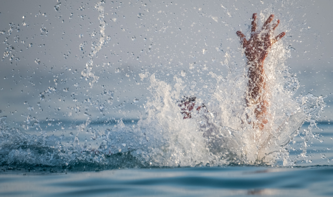 Akcja ratunkowa w Ustce! Babcia i jej wnuczek topili się w morzu. Kobieta jest w ciężkim stanie