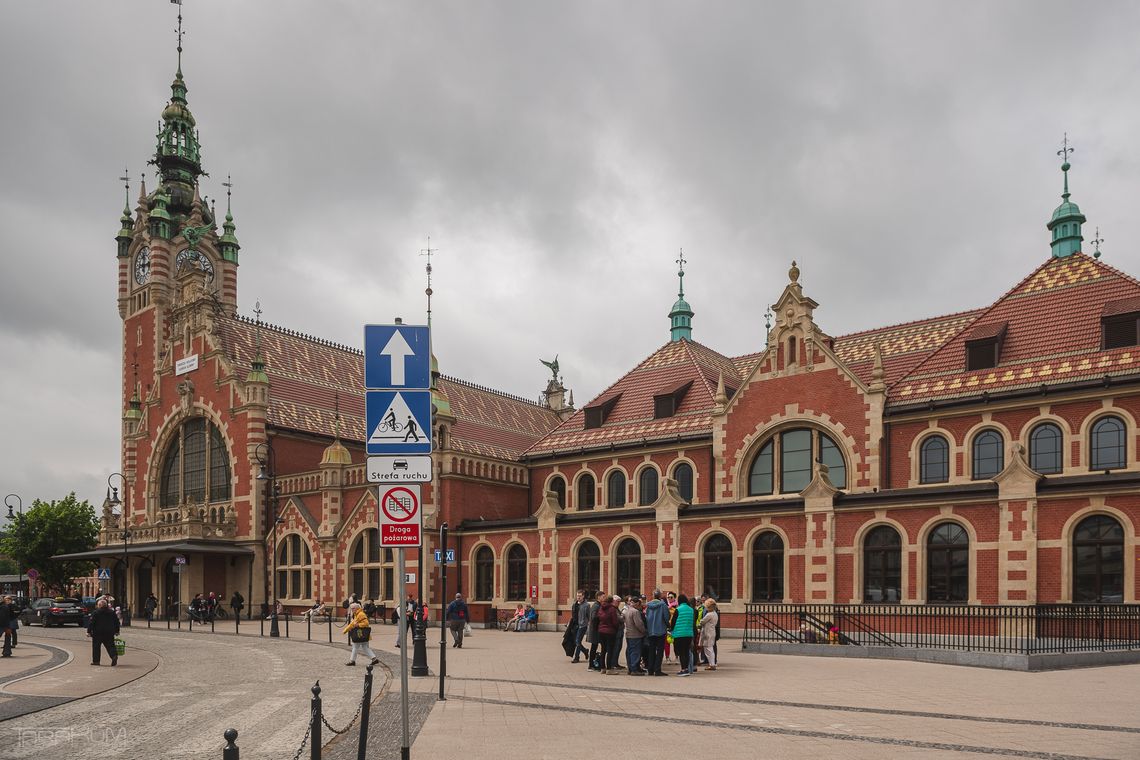 Alarm bombowy na dworcu Gdańsk Główny! Wstrzymano ruch pociągów Alarm bombowy na dworcu Gdańsk Główny! Wstrzymano ruch pociągów