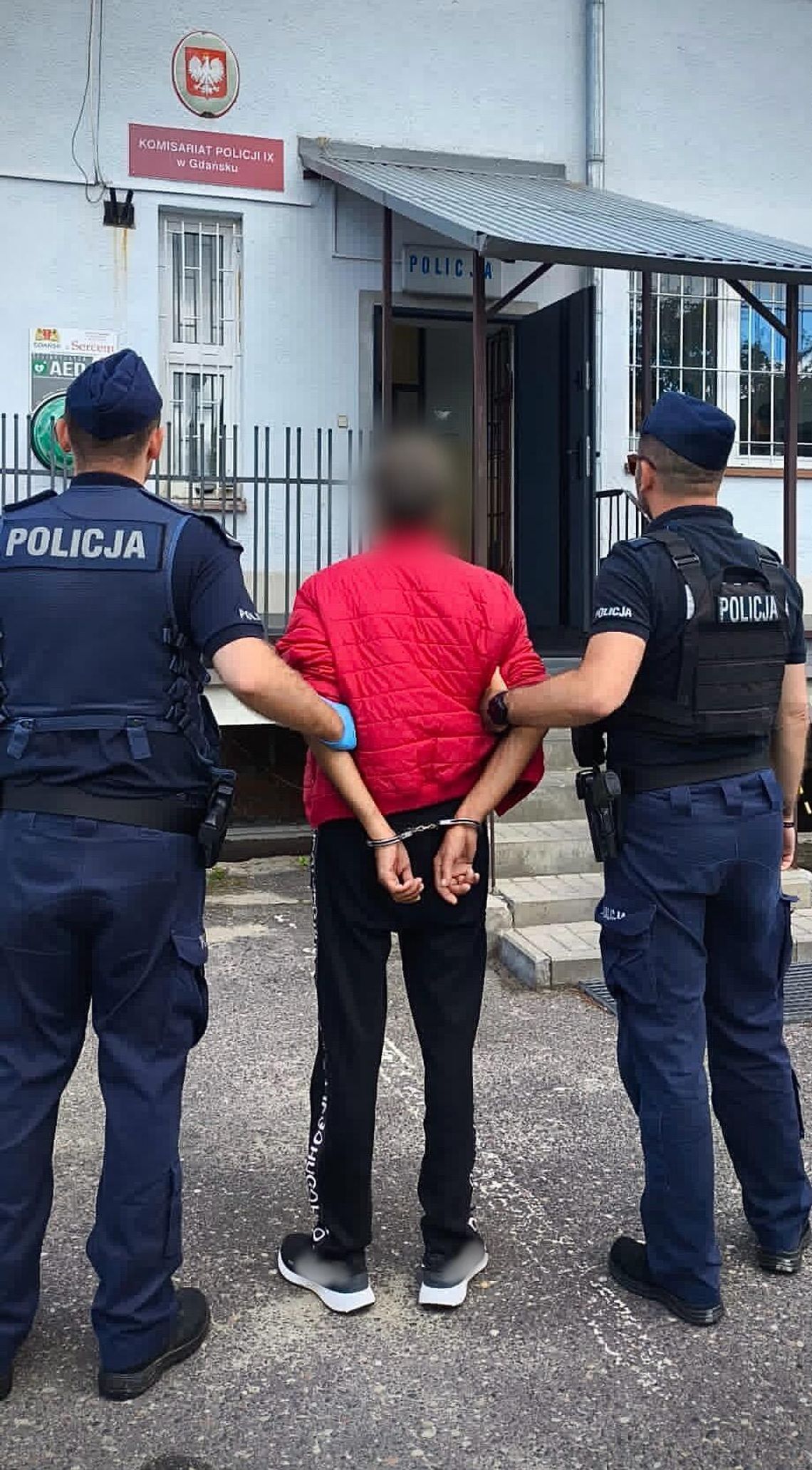 Alarm na lotnisku w Gdańsku. Zadzwonił, że jego była partnerka ma bombę Alarm na lotnisku w Gdańsku. Zadzwonił, że jego była partnerka ma bombę