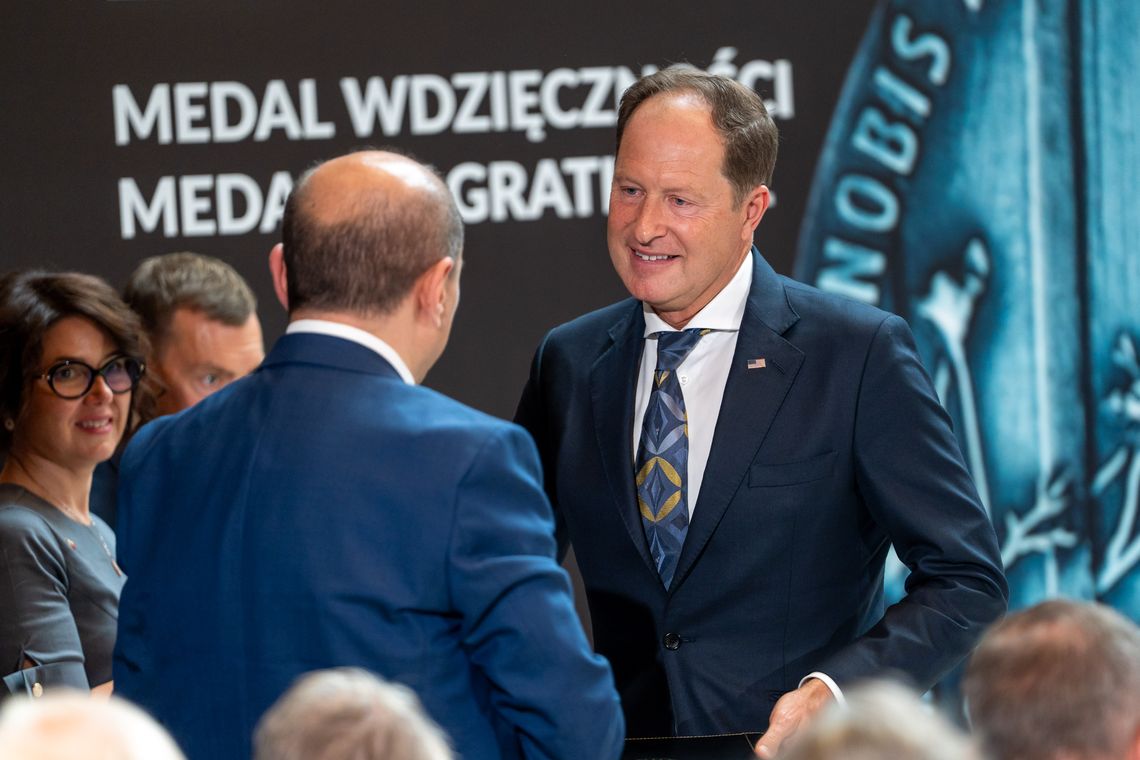 Ambasador USA odebrał w Gdańsku Medale Wdzięczności dla rodziców
