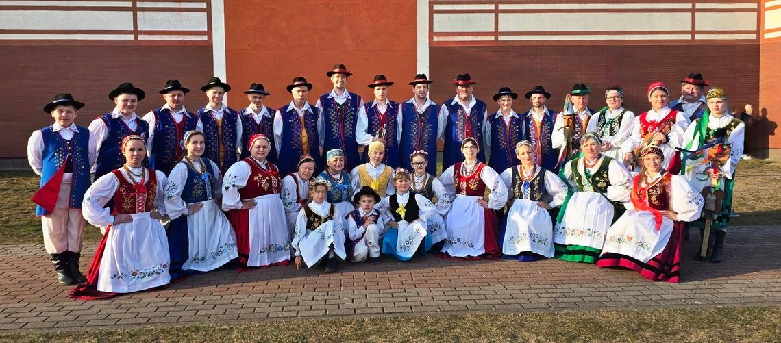 Regionalny Zespół Pieśni i Tańca „Bazuny”