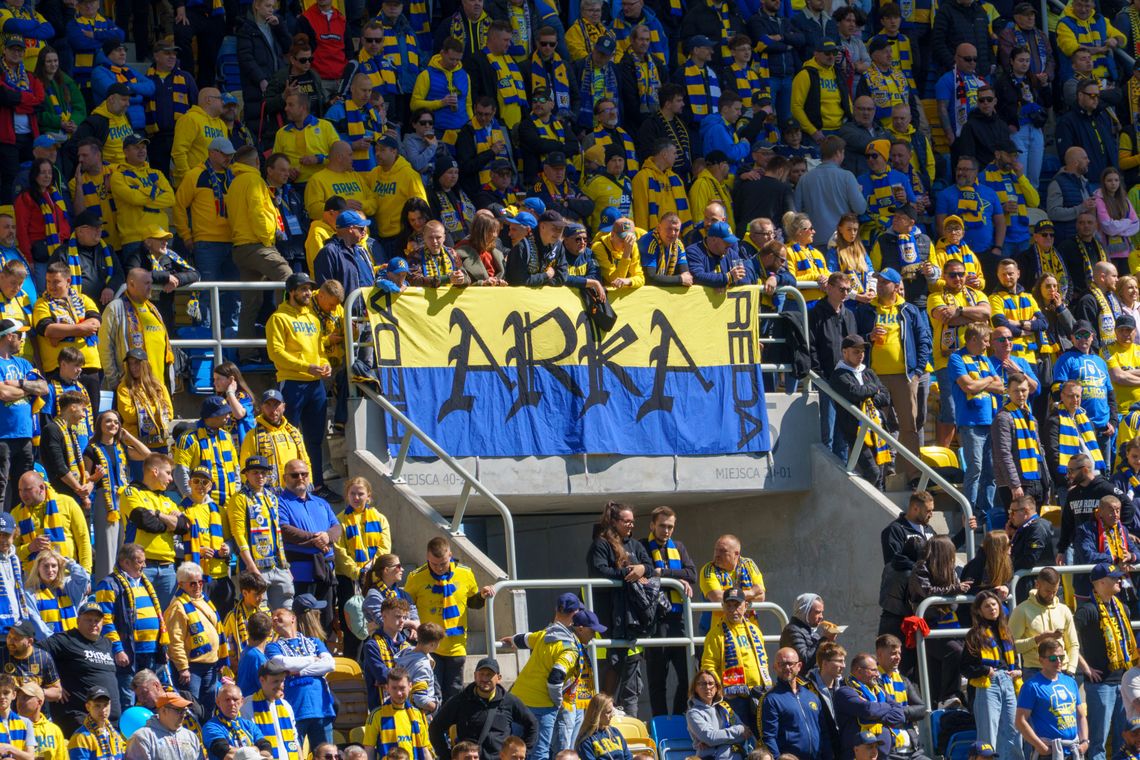 Arka Gdynia przegrała z Wartą Poznań. Zła passa żółto-niebieskich trwa Arka Gdynia przegrała z Wartą Poznań. Zła passa żółto-niebieskich trwa