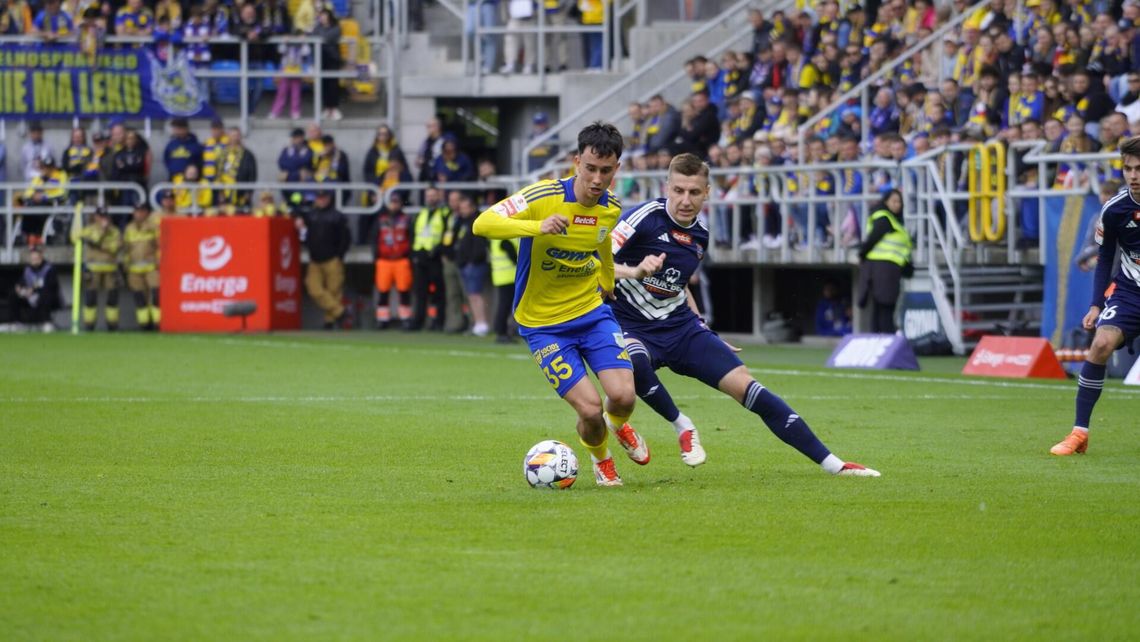 Arka Gdynia przełamuje serię bez zwycięstwa! Piękny gol Jakubczyka