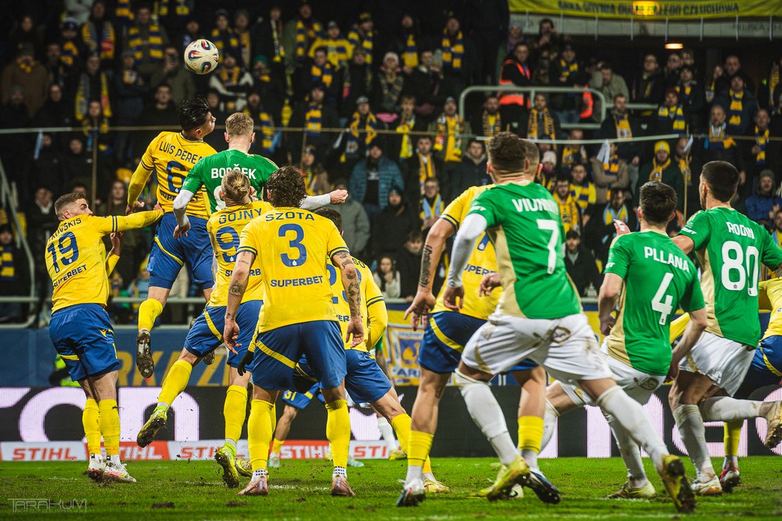 Arka Gdynia ukarana przez Komisję Ligi. Ponad 70 tys. zł kary po dwóch meczach