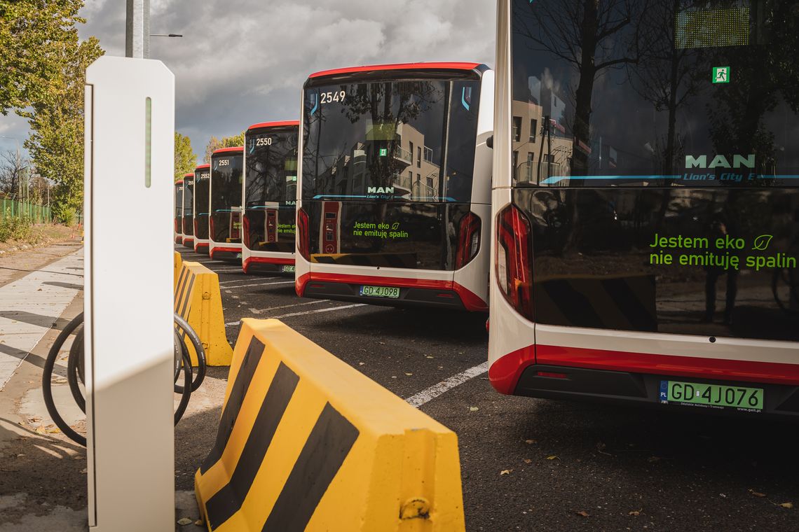 Autobusy elektryczne skonfigurowane. Mają zimą pokonywać pełne trasy bez ładowania