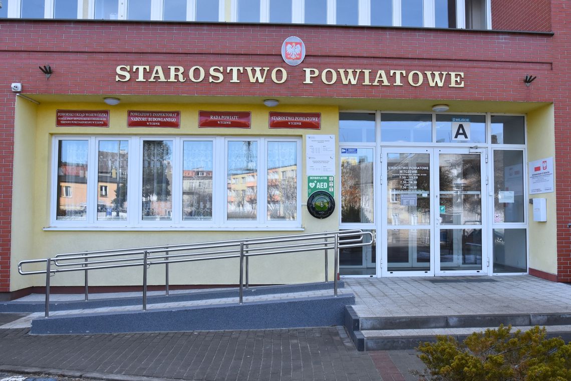 Automatyczny Defibrylator Zewnętrzny zainstalowano na budynku Starostwa w Tczewie
