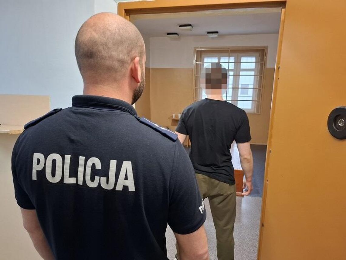 Awantura w sklepie w Lęborku. Groził śmiercią ekspedientce i... ugryzł policjantkę Awantura w sklepie w Lęborku. Groził śmiercią ekspedientce i... ugryzł policjantkę