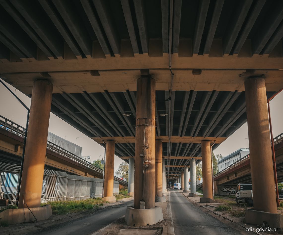 Awaria na estakadzie Kwiatkowskiego w Gdyni. Zakaz ruchu dla ciężarówek