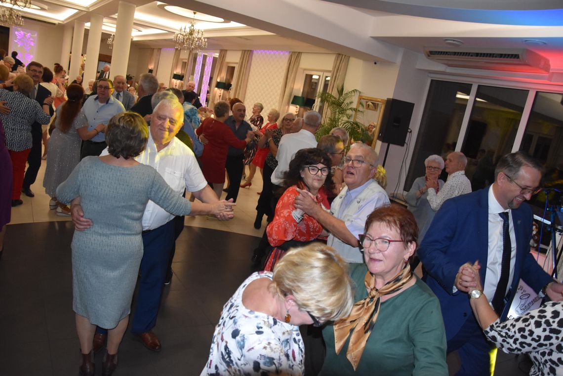 Bal Seniora w Kiełpinie. Muzyka, tańce, konkursy i fantastyczna zabawa. Zobacz zdjęcia! Bal Seniora w Kiełpinie. Muzyka, tańce, konkursy i fantastyczna zabawa. Zobacz zdjęcia!