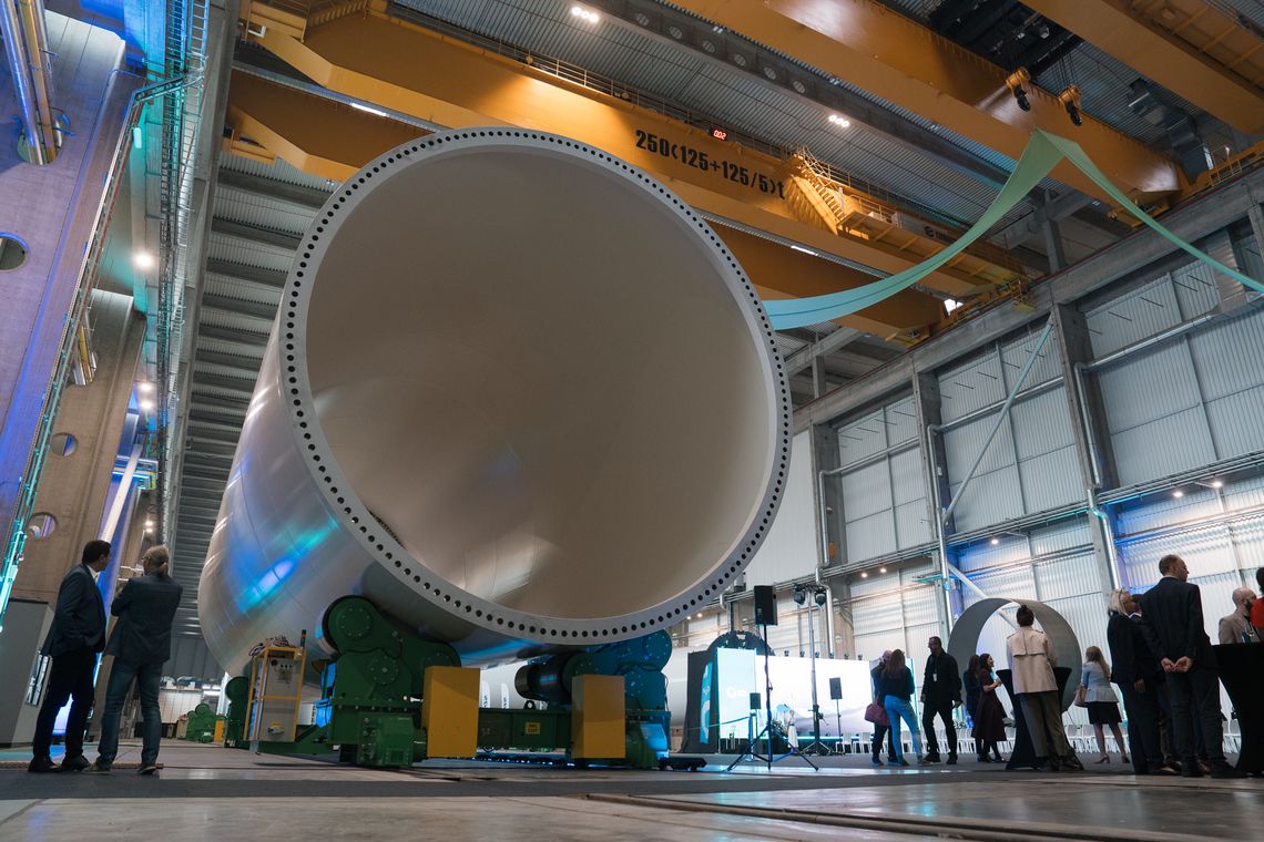 Baltic Towers w Gdańsku wyprodukowało pierwszy element wieży morskiej elektrowni wiatrowej W Gdańsku powstała pierwsza polska sekcja wieży dla morskiej energetyki wiatrowej