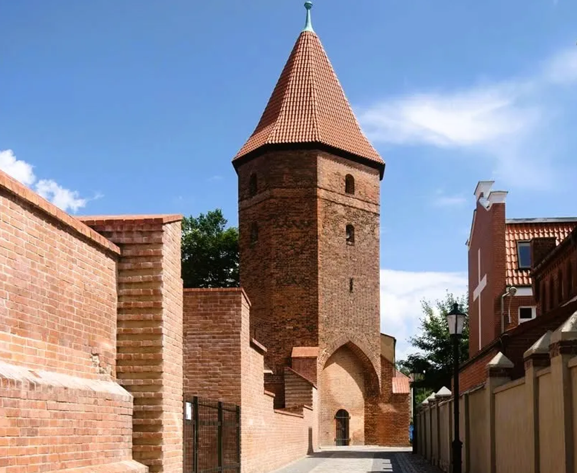 Lębork: Baszta Bluszczowa już nie jest w prywatnych rękach. Właśnie „wróciła" do miasta baszta
