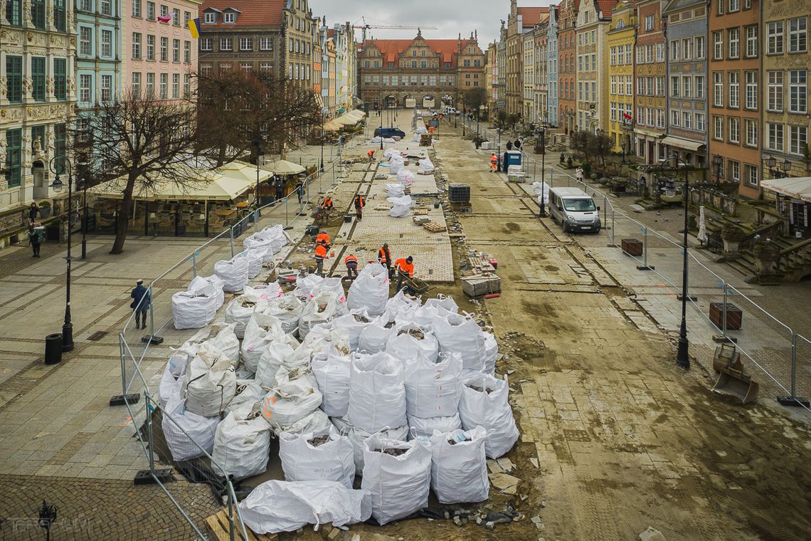 Będzie kolejny remont Długiego Targu w Gdańsku. Tym razem pasy przy kamienicach