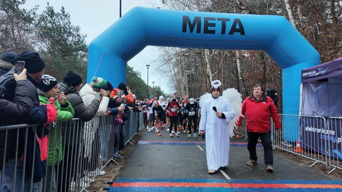 Białe skrzydła nad uczestnikami Biegu Aniołów. Coroczna impreza na rzecz Hospicjum Pomorze Dzieciom