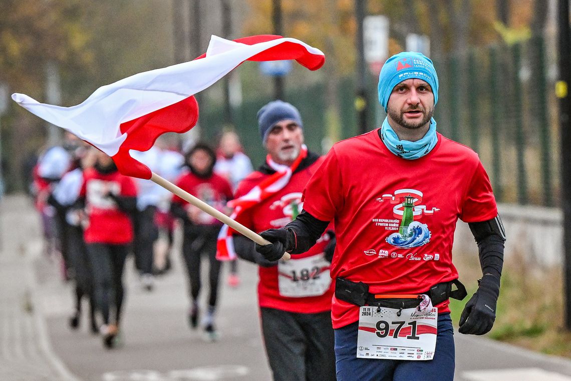 Biało-czerwoni biegacze uczcili Narodowe Święto Niepodległości w Gdańsku