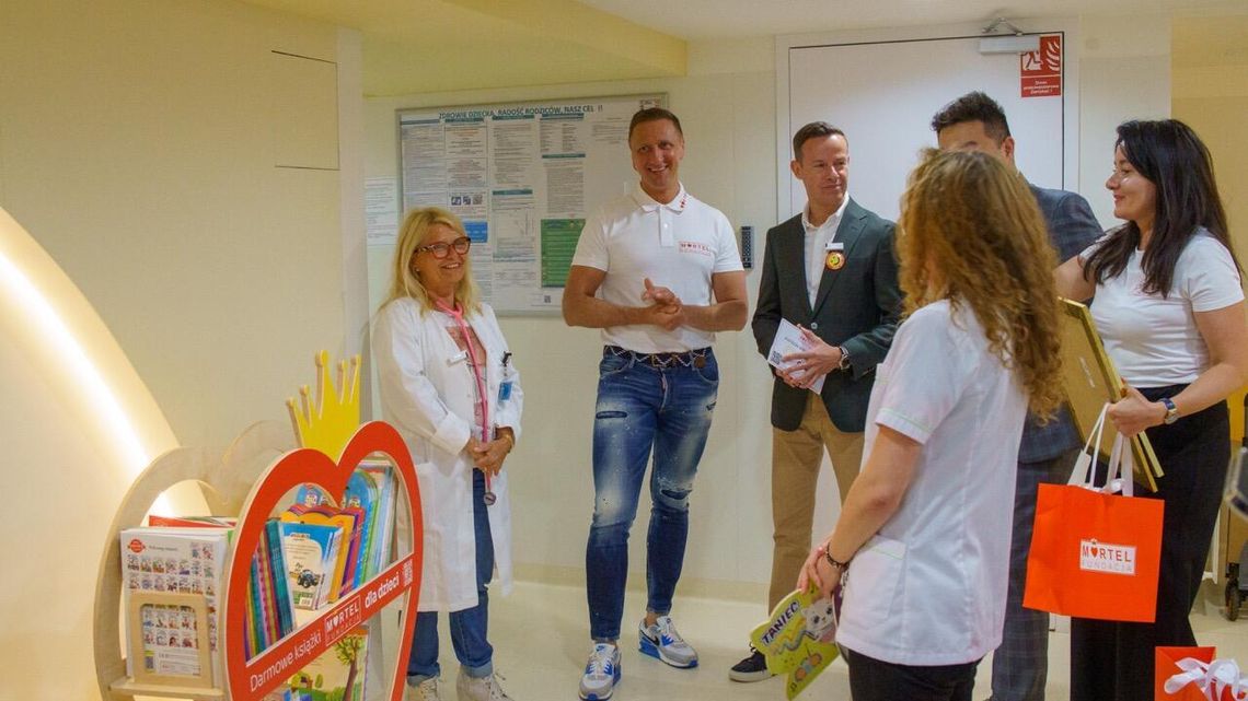 biblioteczka w Szpitalu Dziecięcym Polanki w Gdańsku