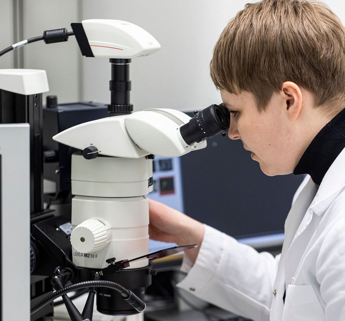 dr Marta Krychowiak-Maśnicka z Uniwersytetu Gdańskiego pracująca nad środkiem zabijającym pałeczki ropy błękitnej