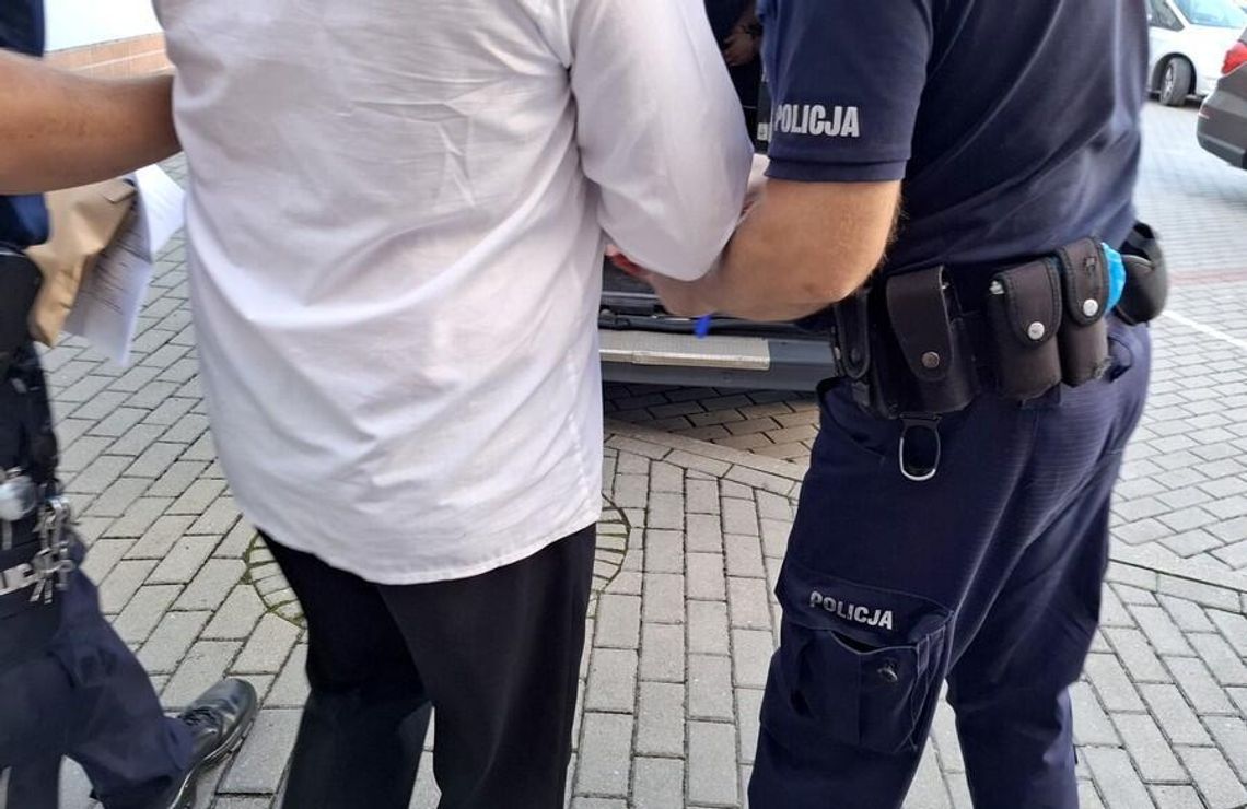 Brutalne pobicie w lesie pod Kaliskami. Zaatakowali go, gdy zbierał jagody Brutalne pobicie w lesie pod Kaliskami. Zaatakowali go, gdy zbierał jagody