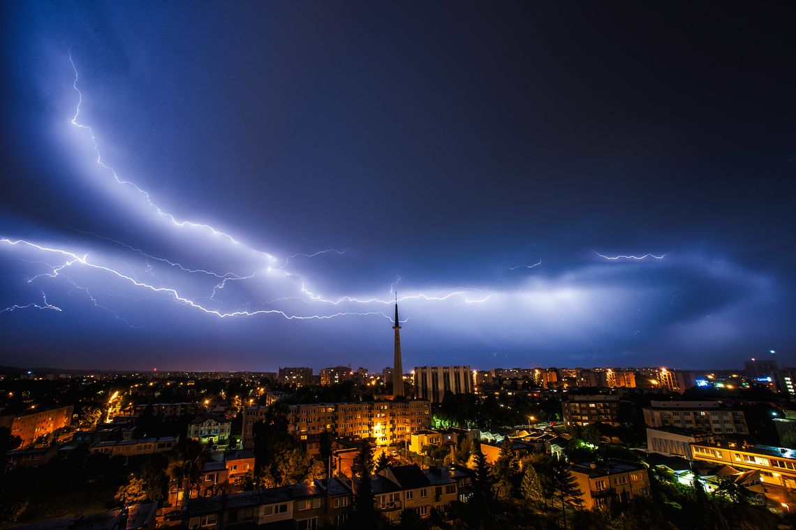Burze na Pomorzu! Znów może spaść ulewny deszcz, jest ostrzeżenie IMGW burza, zdjęcie ilustracyjne