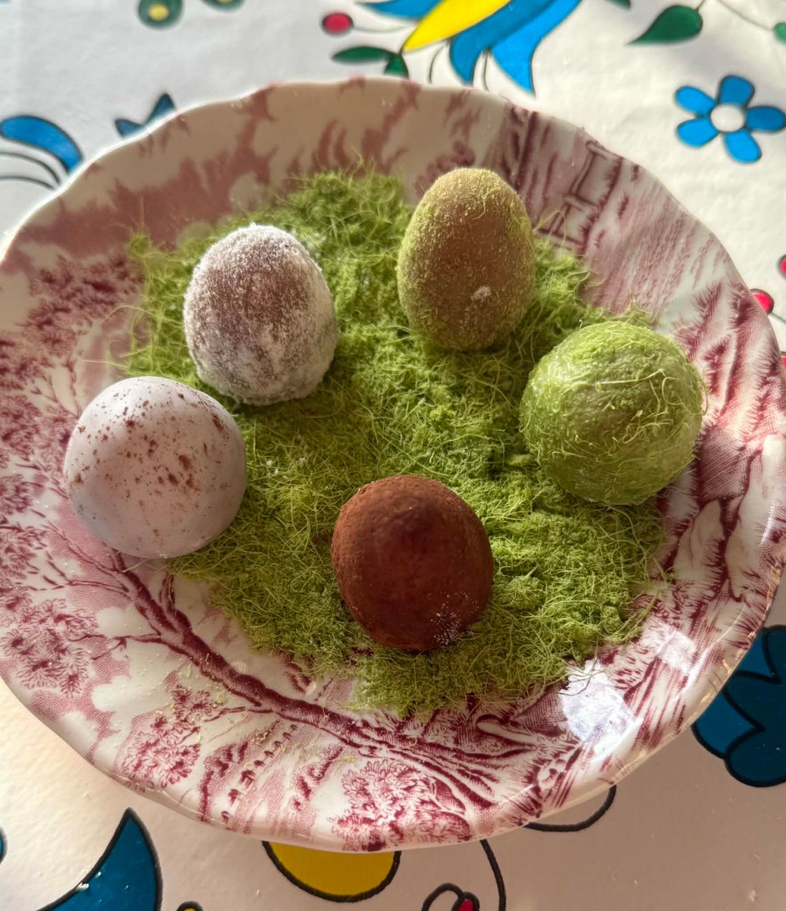 Celebra bez poczucia winy, czyli słuchajmy radosnej muzyki i jedzmy łakocie