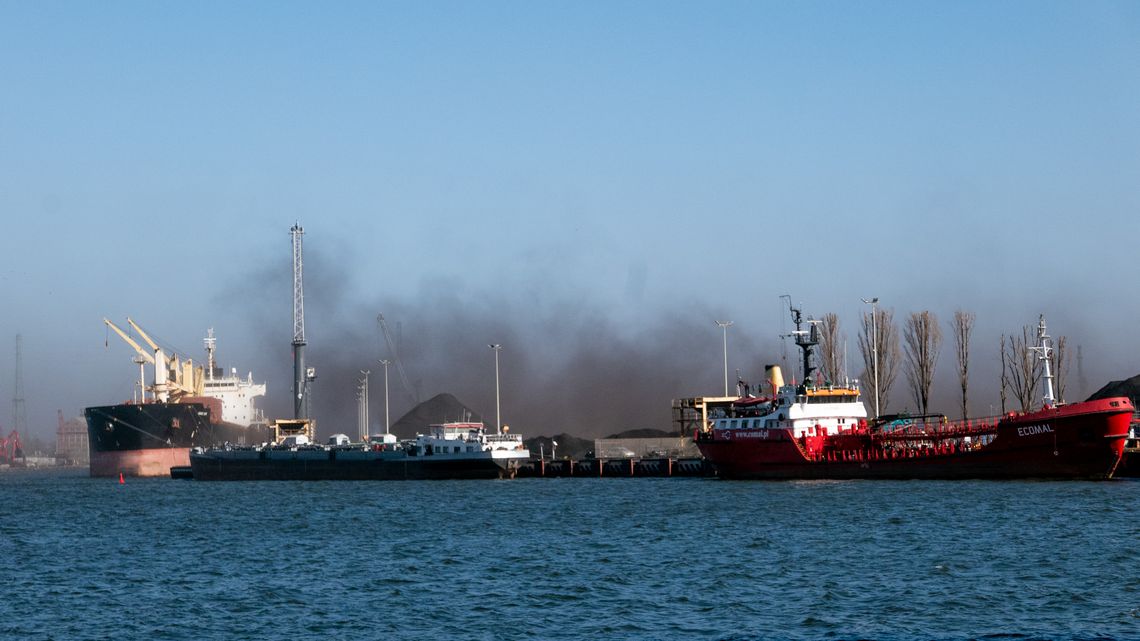 Chmura pyłu węglowego w Gdańsku. Port przyznaje: problem istnieje, radni oczekują działań Chmura pyłu węglowego w Gdańsku. Port przyznaje: problem istnieje