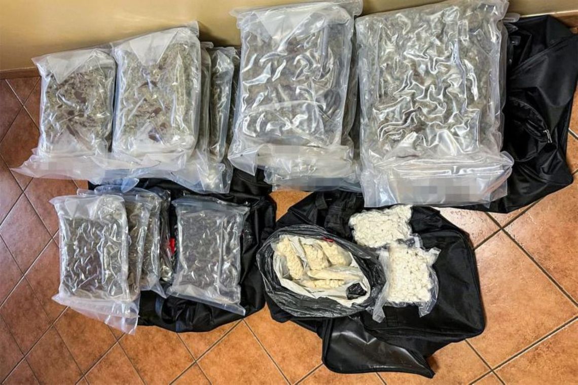 Duża akcja policji w Chojnicach. Zabezpieczono 33 kg narkotyków Duża akcja policji w Chojnicach. Zabezpieczono 33 kg narkotyków