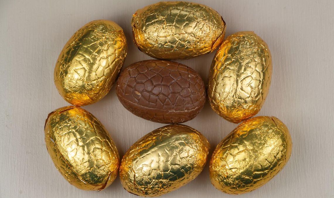 Cukierki z alkoholem trafiły do dzieci. Rada Dzielnicy Piecki-Migowo przeprasza za pomyłkę jajka czekoladowe, zdjęcie ilustracyjne